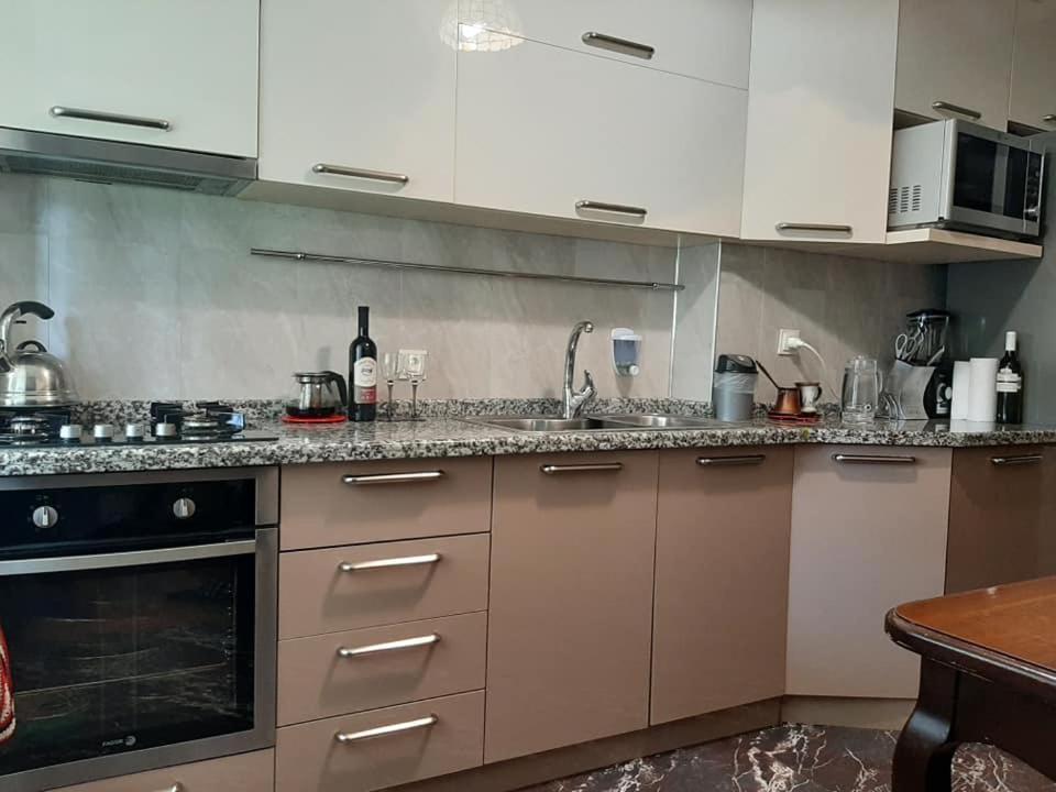 Apartment Жужуна Batumi Luaran gambar
